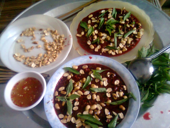 Món tiết canh trong ẩm thực Việt từng được biết đến là một trong những món ăn "kinh dị" nhất thế giới